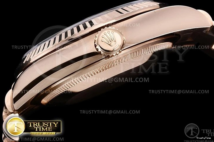 0520 RDD0219J – DayDate 36mm FreshLook 697